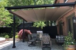 retractable shade structure